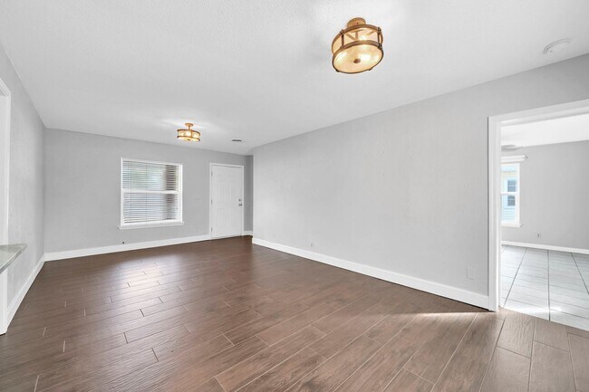 Building Photo - 358 Kepner Dr NE