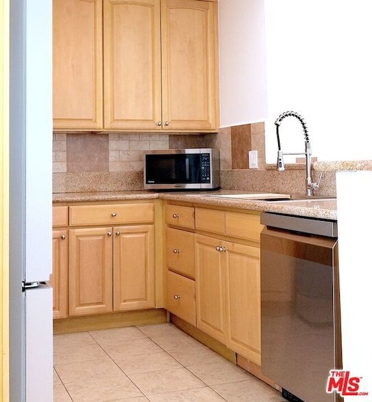 Building Photo - 9005 Cynthia St