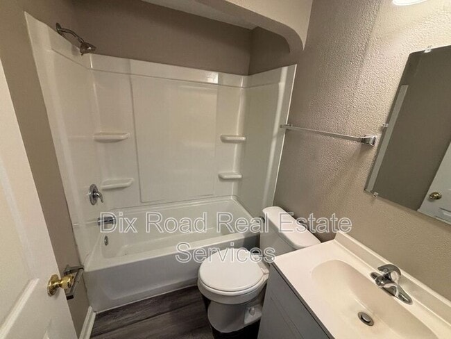 Building Photo - 144 Niagara Ave