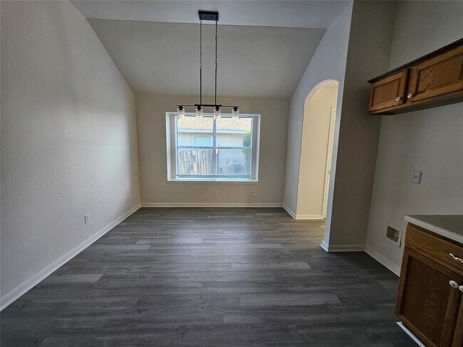 Building Photo - 202 N Pauley Dr