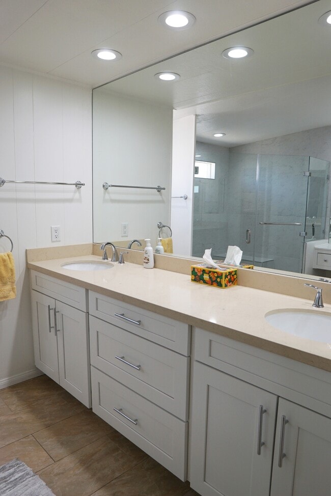 Building Photo - 38381 Poppet Canyon Dr