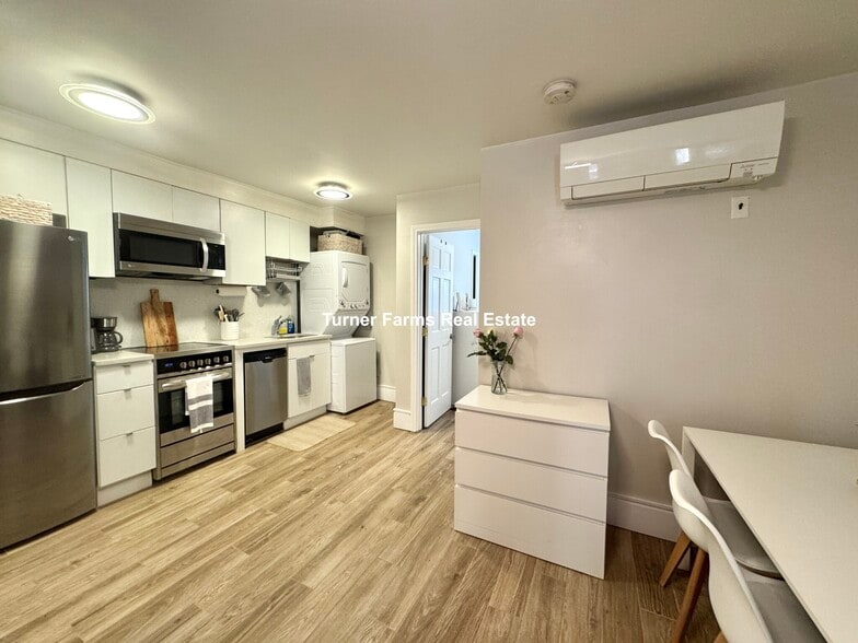 Building Photo - 91 Hudson St