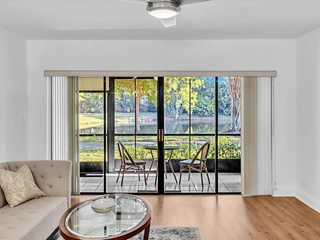 Building Photo - 5087 Oakhill Ln