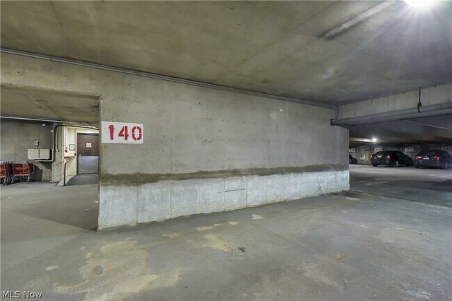 Building Photo - 12500 Edgewater Dr