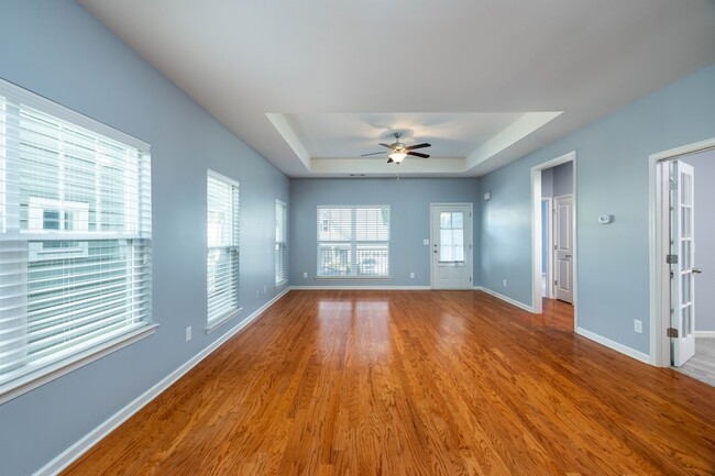 Building Photo - 2437 Duxbury Dr