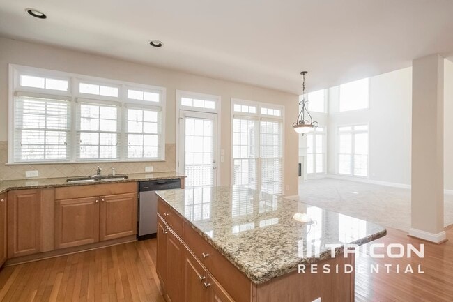 Building Photo - 3530 Renaissance Cir