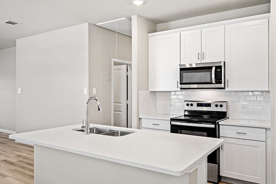 Building Photo - 3300 Sedge Grass Dr