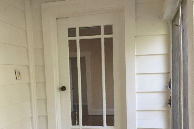 Building Photo - 2430 SW 25th Terrace