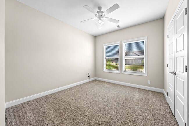 Building Photo - Pet Friendly Three Bedroom with Bonus!