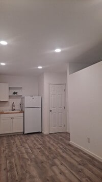 Building Photo - 102 Azalea Cir