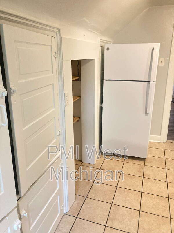 Building Photo - 826 Arianna St NW