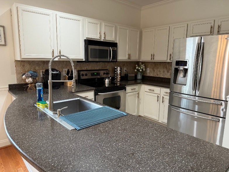 Building Photo - 324 Long Pointe Ln