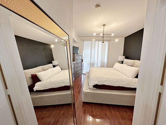 Building Photo - FULLY FURNISHED 1 BEDROOM CONDO IN GATED C...