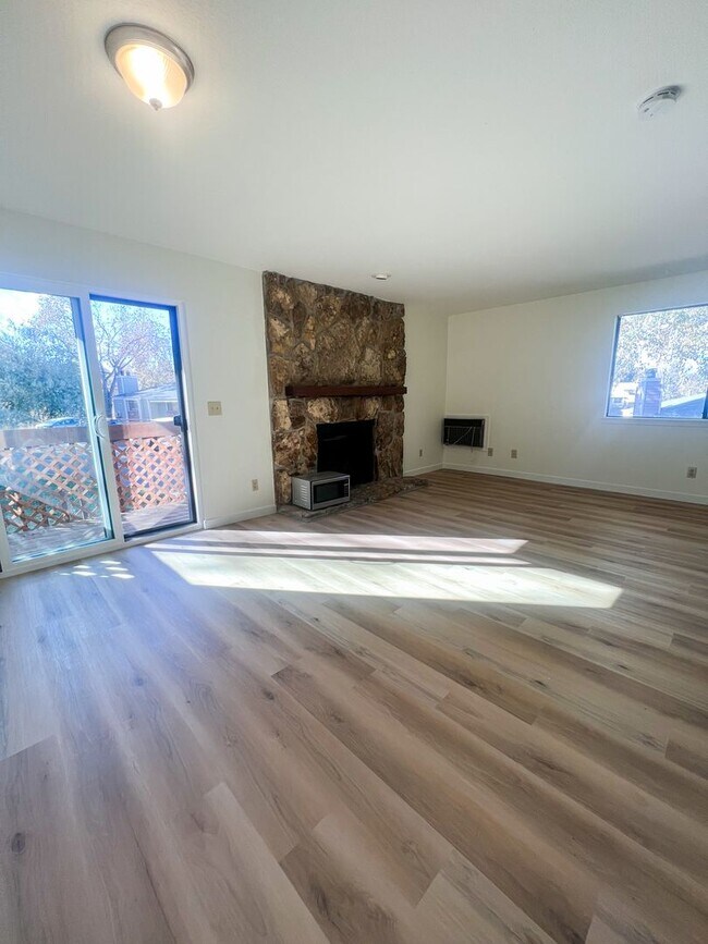 Building Photo - 143 S Zang Way