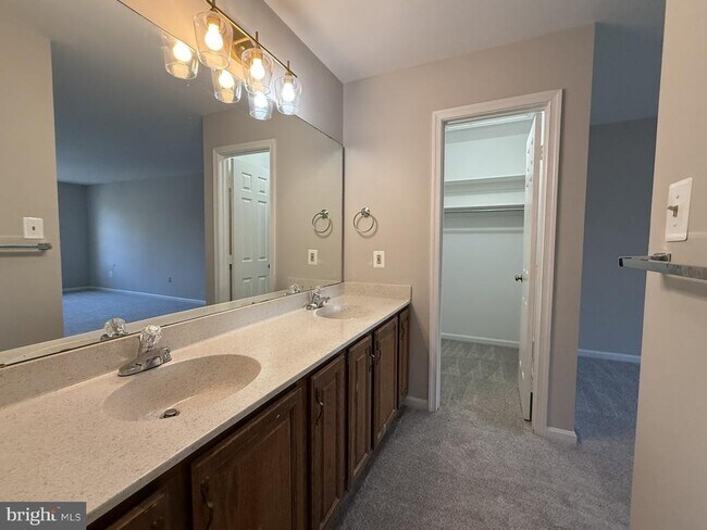 Building Photo - 8659 Bannerwood Dr