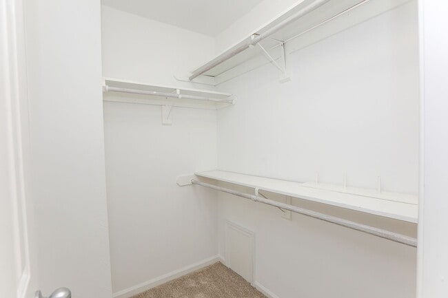 Building Photo - Spacious 4BR Home with a Fenced Yard & Jetted Tub