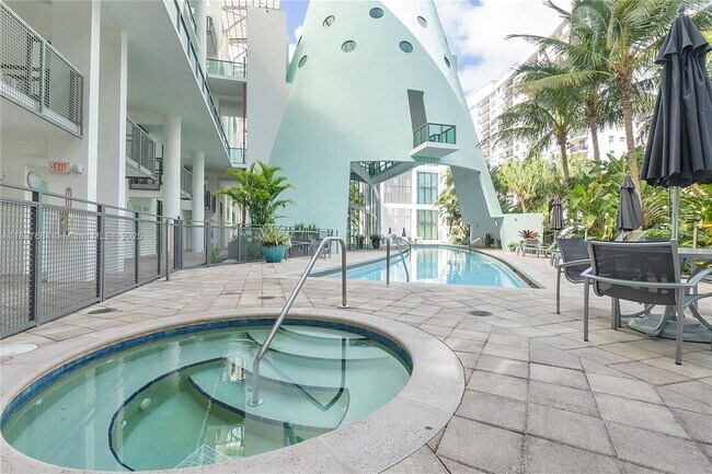 Building Photo - 6000 Collins Ave