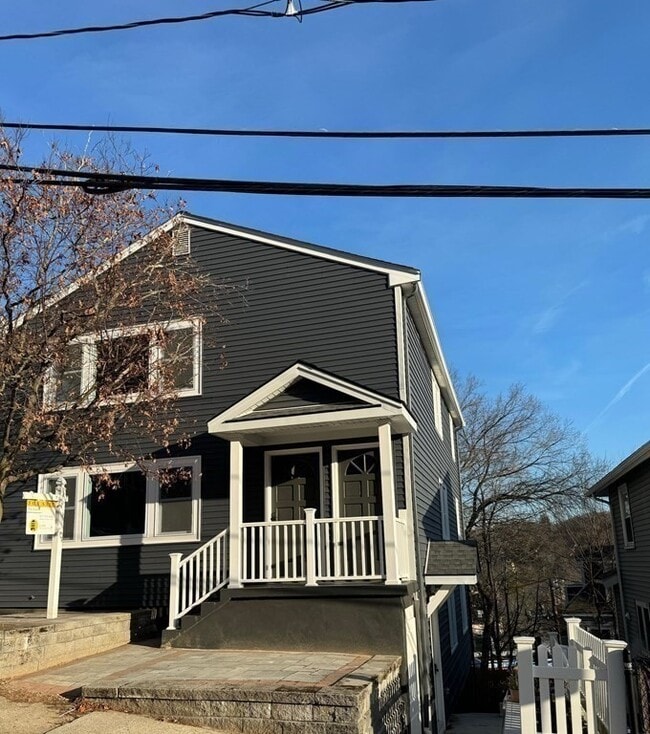 Building Photo - 9-13 Sutherland Rd