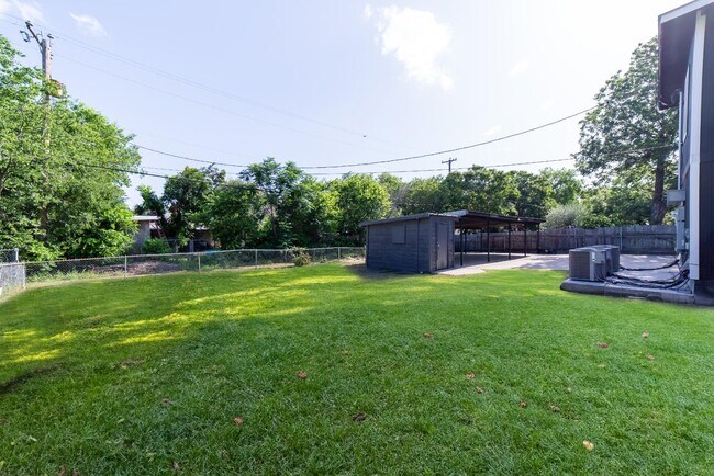 Building Photo - 2326 Cincinnati Ave