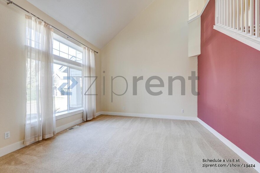 Building Photo - Unit