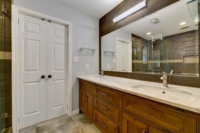 Building Photo - 2507 Coatbridge Dr