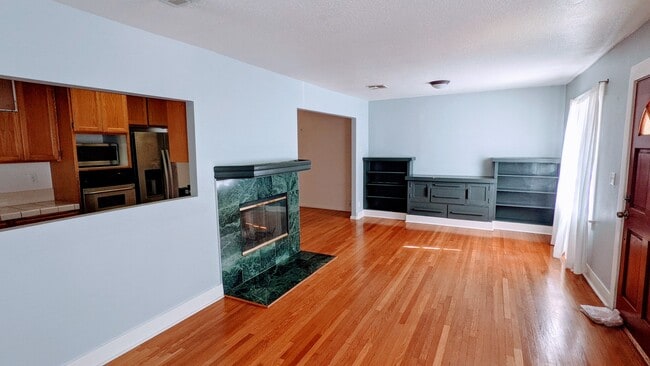 Building Photo - 4940 Lockhaven Ave