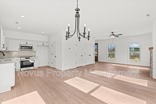 Building Photo - 105 Carroll Cir
