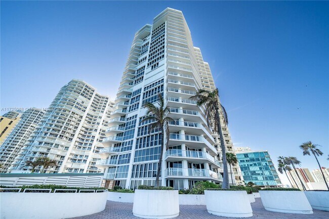 Building Photo - 16485 Collins Ave