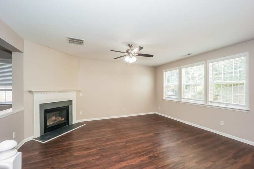 Building Photo - 54 Brookview Dr