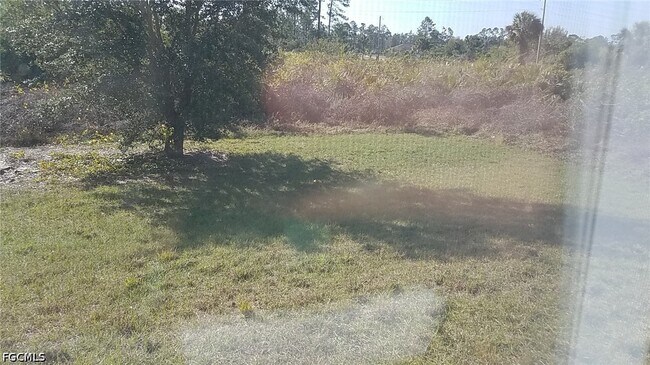 Building Photo - 932 Dobbins St E