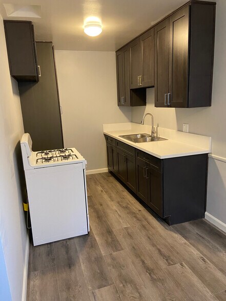 Building Photo - 12267 Magnolia Blvd