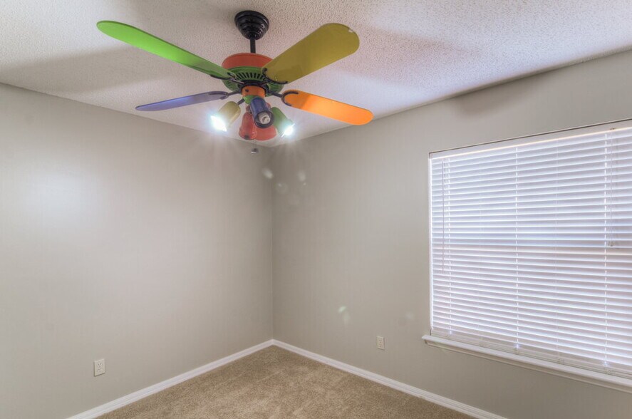 Building Photo - 313 Johns Glen Dr