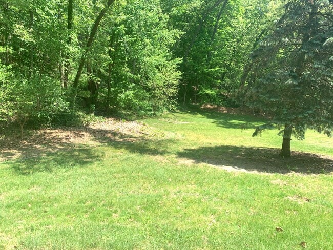 Building Photo - 4 bedroom home in Lowell Schools!