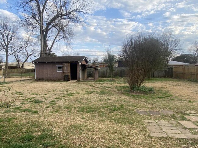 Building Photo - 2506 Waverly Dr