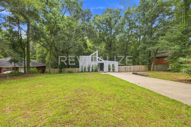 Building Photo - 2739 Knollwood Dr