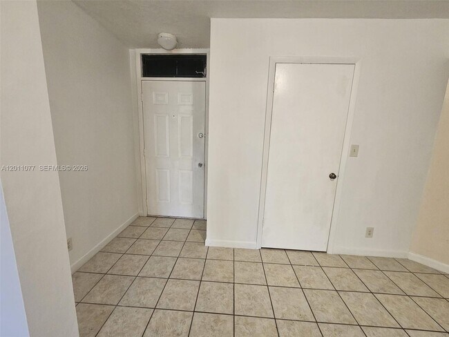 Building Photo - 211 Lake Pointe Dr