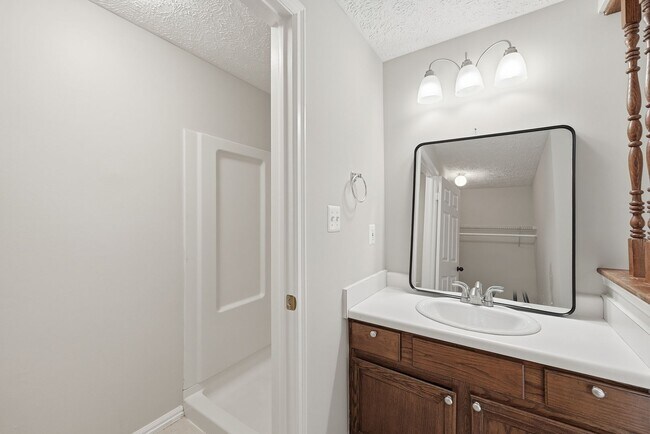 Building Photo - 14126 Red River Dr