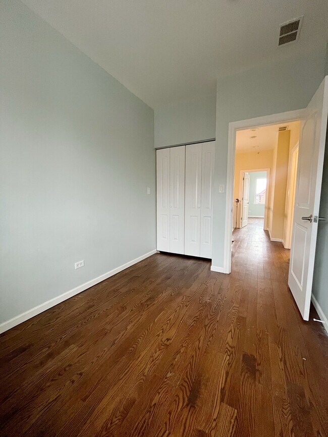 Building Photo - 3527 S Parnell Ave