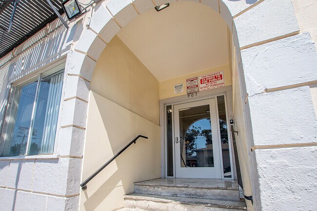 Building Photo - Arthur Emery Apartments