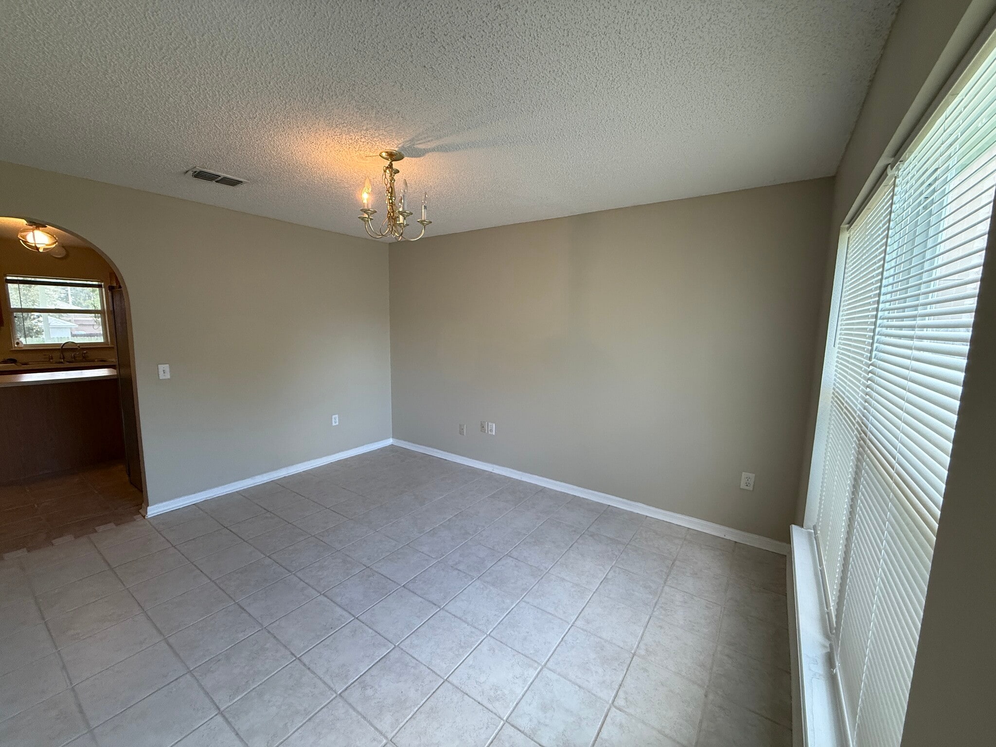 Building Photo - 1705 Lochshyre Loop