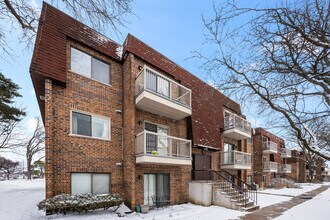 Building Photo - 705 W Central Rd