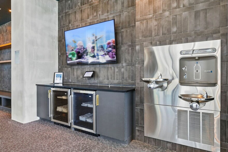 Building Photo - 605 N 12th St