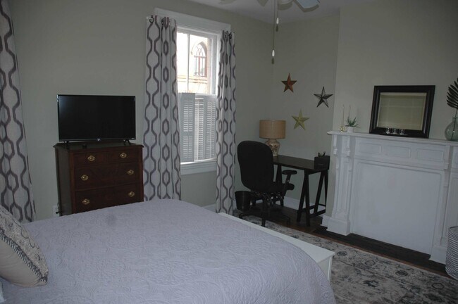 Front Bedroom 2 - 333 Whitaker St