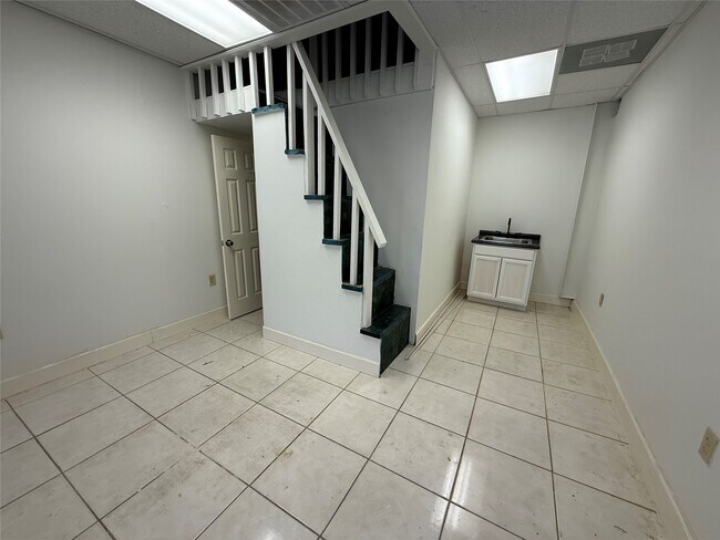 Building Photo - 5914 Cullen Blvd