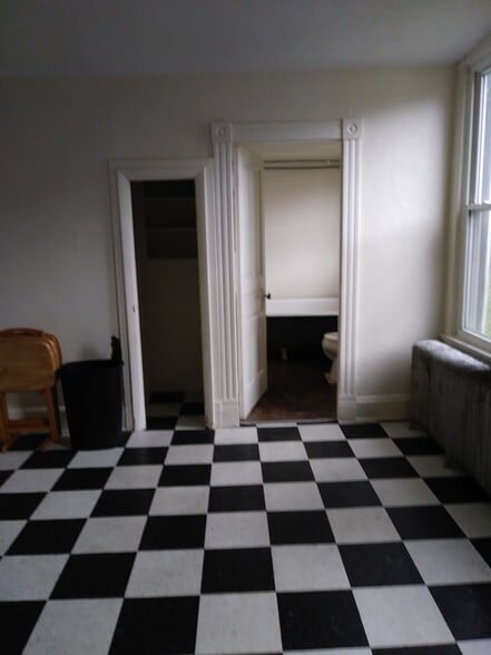 Building Photo - 2230 Ravine St