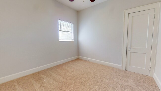 Building Photo - Adorable 3 bedroom / 2 bathroom Home for R...