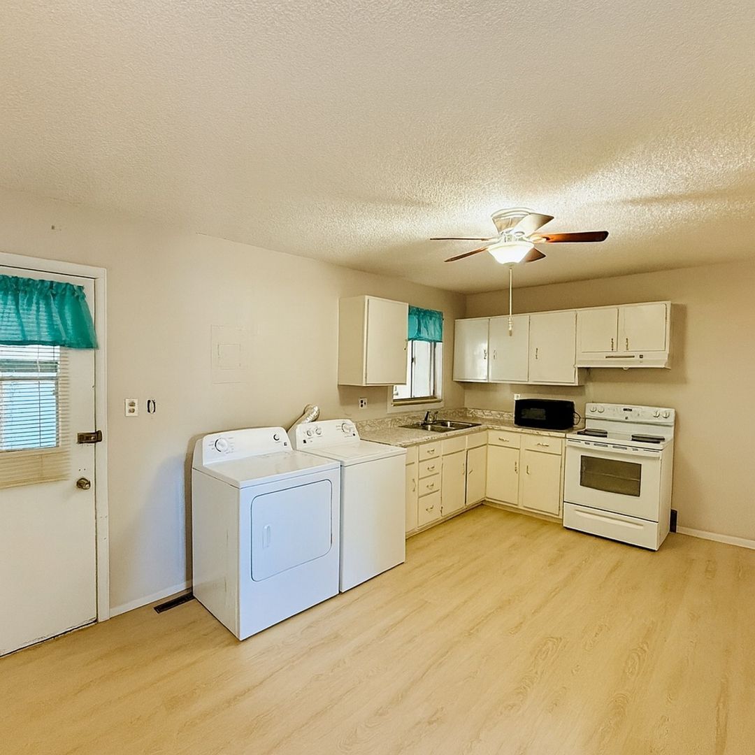 Building Photo - 2509 Royalty Ct