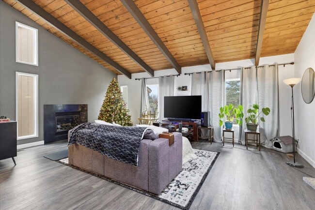 Building Photo - 401 Eastwood Dr