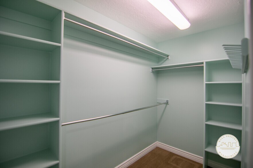 Building Photo - 2157 E Scenic Oaks Cv