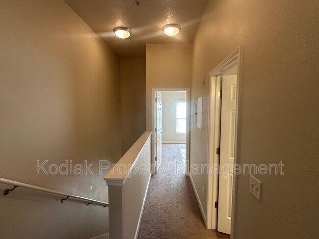 Building Photo - 518 E 500 S